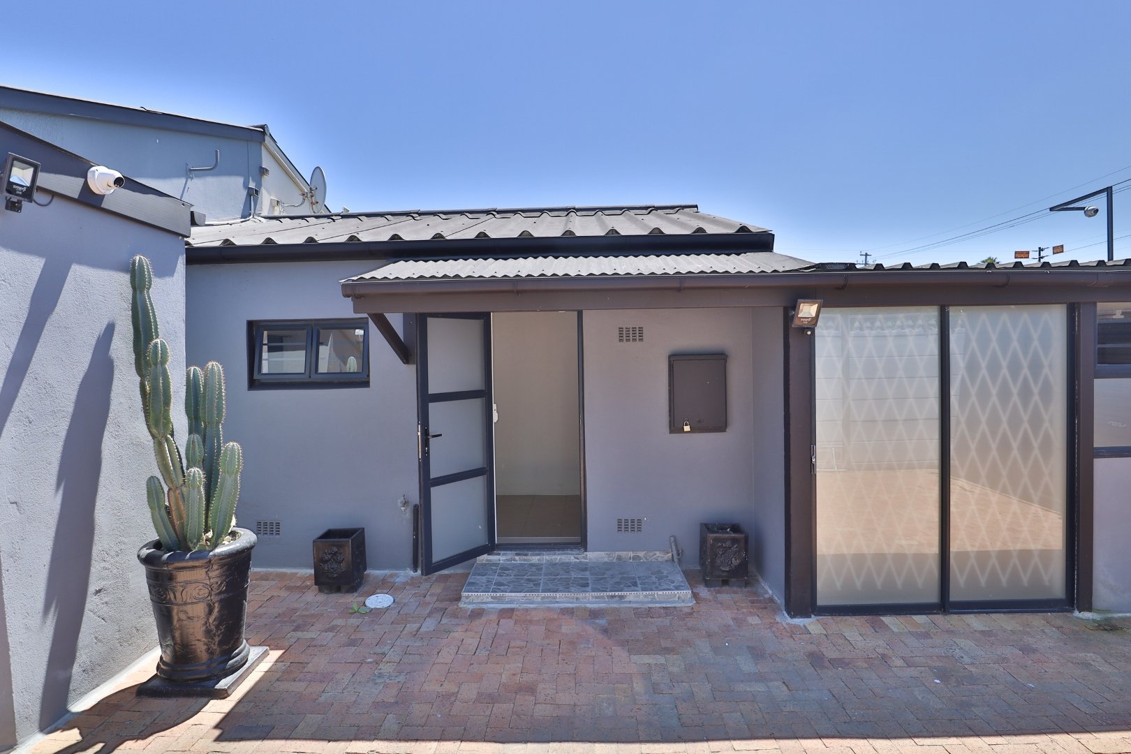 To Let 1 Bedroom Property for Rent in Lansdowne Western Cape